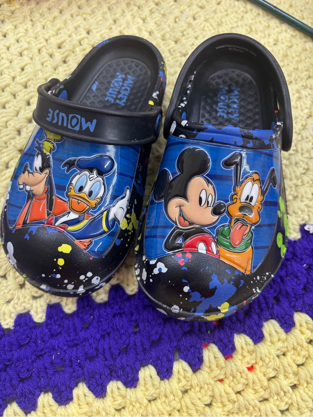 Disney Mickey Mouse clogs child size 9/10